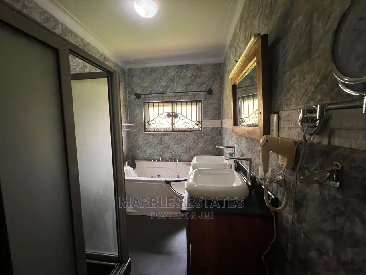 5bdrm Bungalow in Bbunga, Central Division for Rent