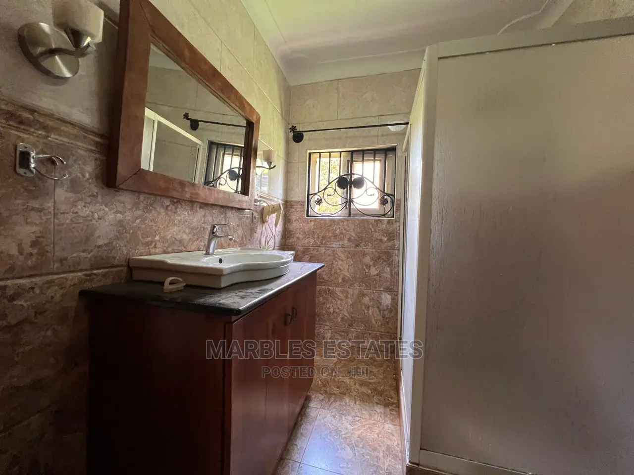 5bdrm Bungalow in Bbunga, Central Division for Rent