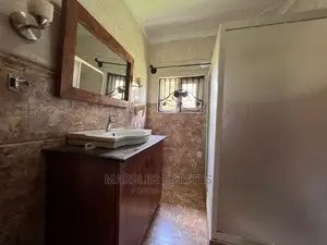 5bdrm Bungalow in Bbunga, Central Division for Rent