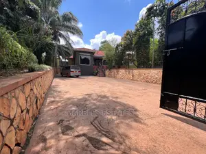 5bdrm Bungalow in Bbunga, Central Division for Rent