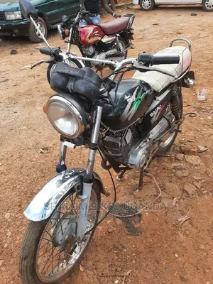 TVS HLX Plus ES 2017 Black