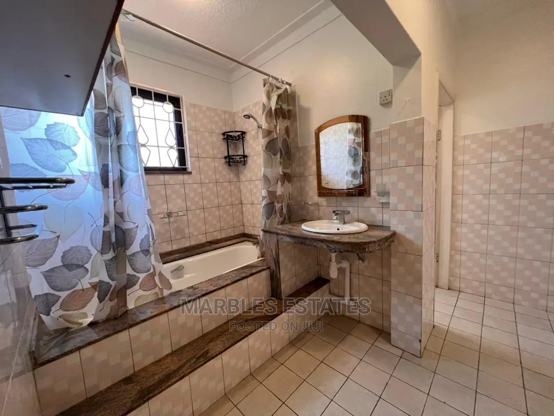 4bdrm House in Bugoloobi, Central Division for Rent