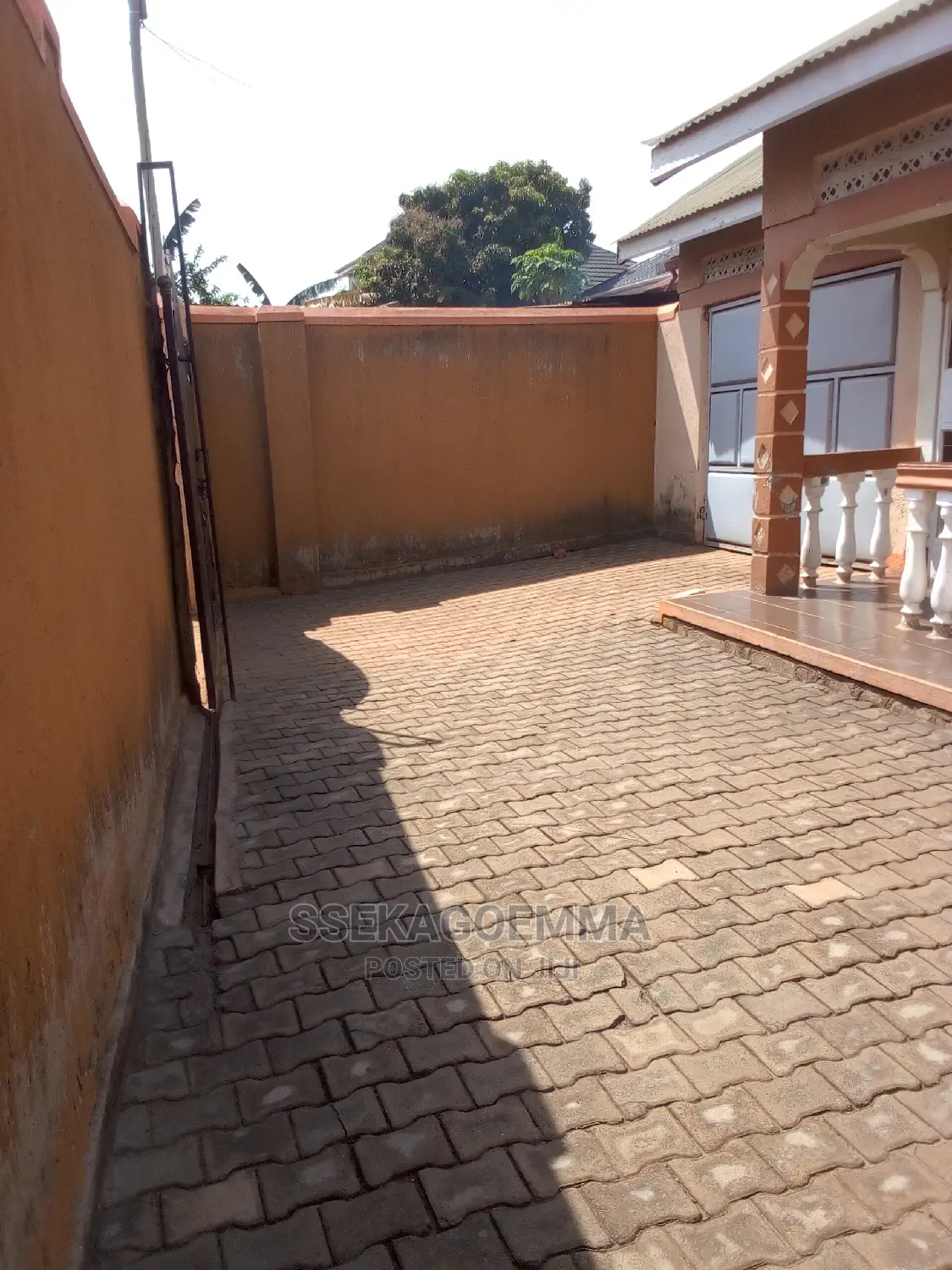 3bdrm House in Lweza, Ssabagabo-Makindye for sale
