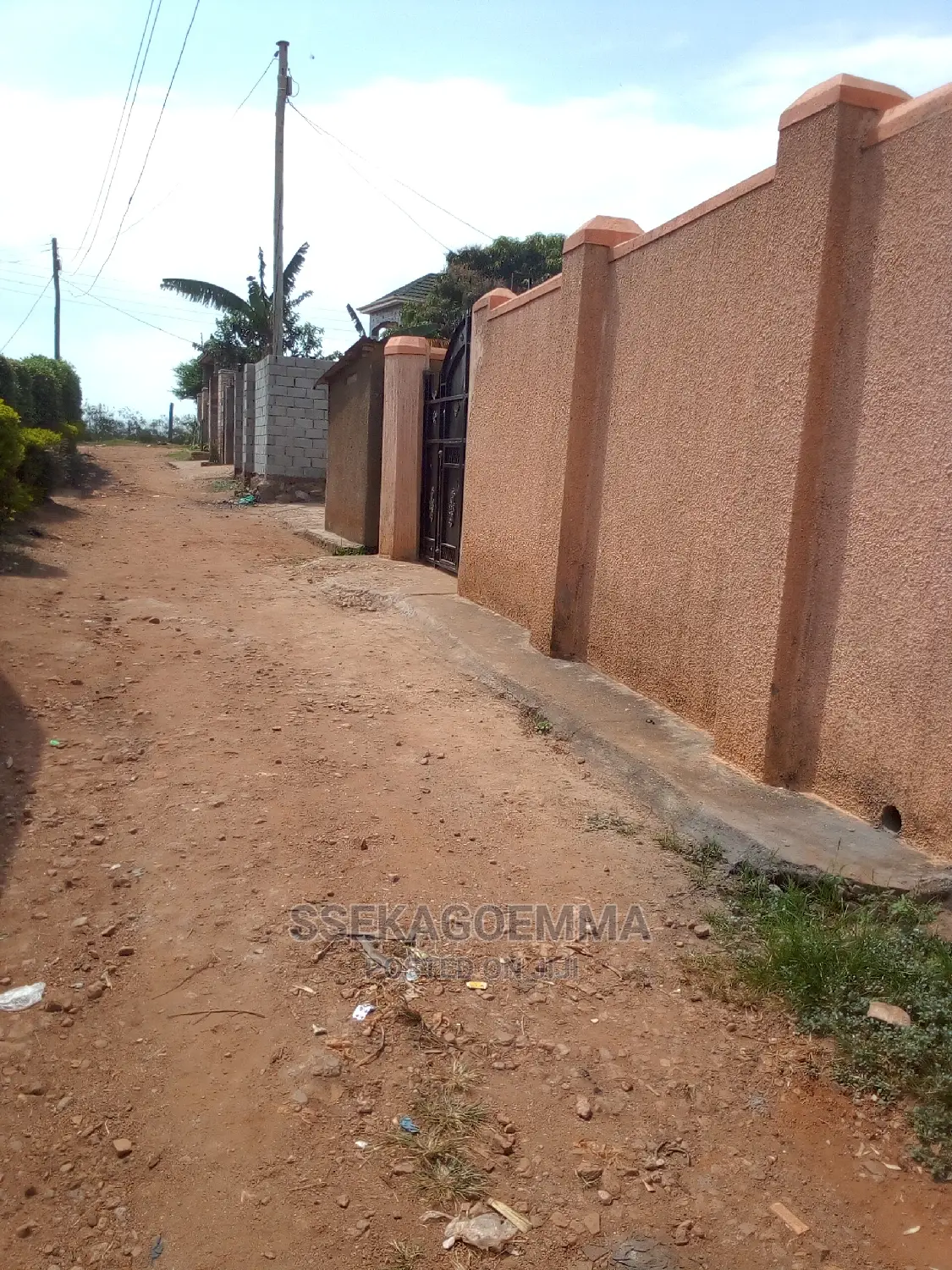3bdrm House in Lweza, Ssabagabo-Makindye for sale