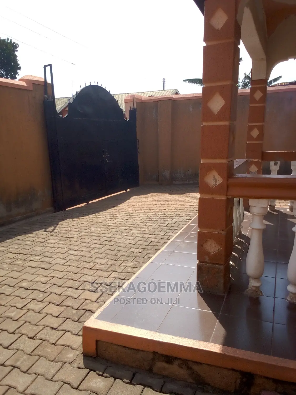 3bdrm House in Lweza, Ssabagabo-Makindye for sale