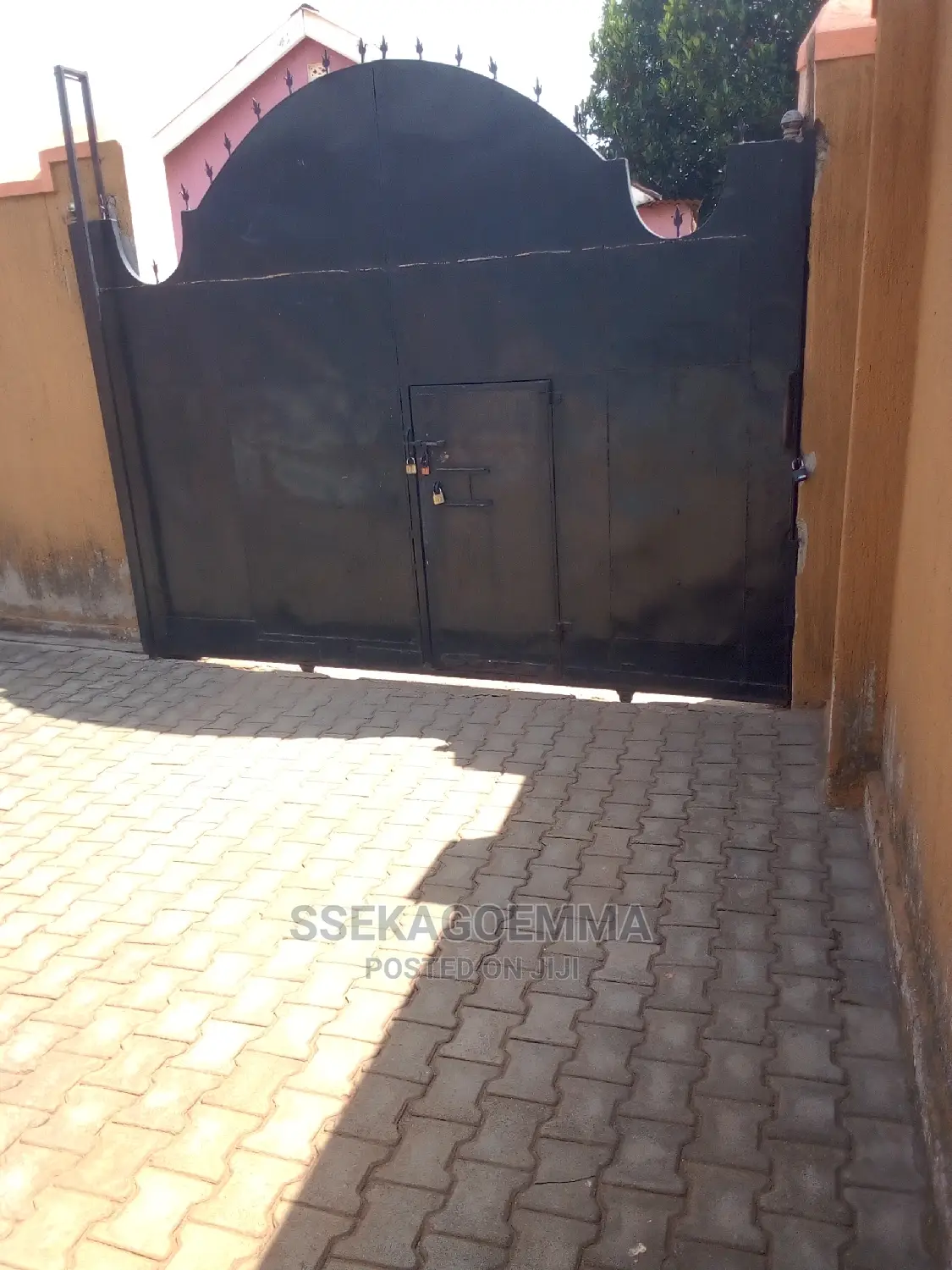 3bdrm House in Lweza, Ssabagabo-Makindye for sale