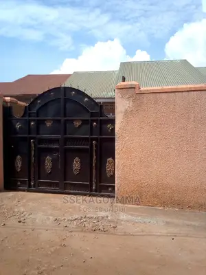 3bdrm House in Lweza, Ssabagabo-Makindye for sale