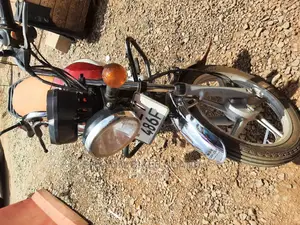 TVS Apache 160 4V 2020 Brown