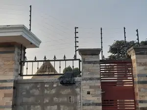 Electric Fence System With Free Stands