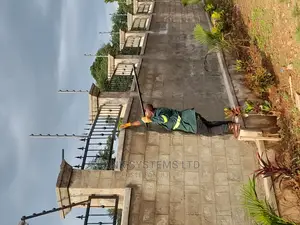Electric Fence System With Free Stands