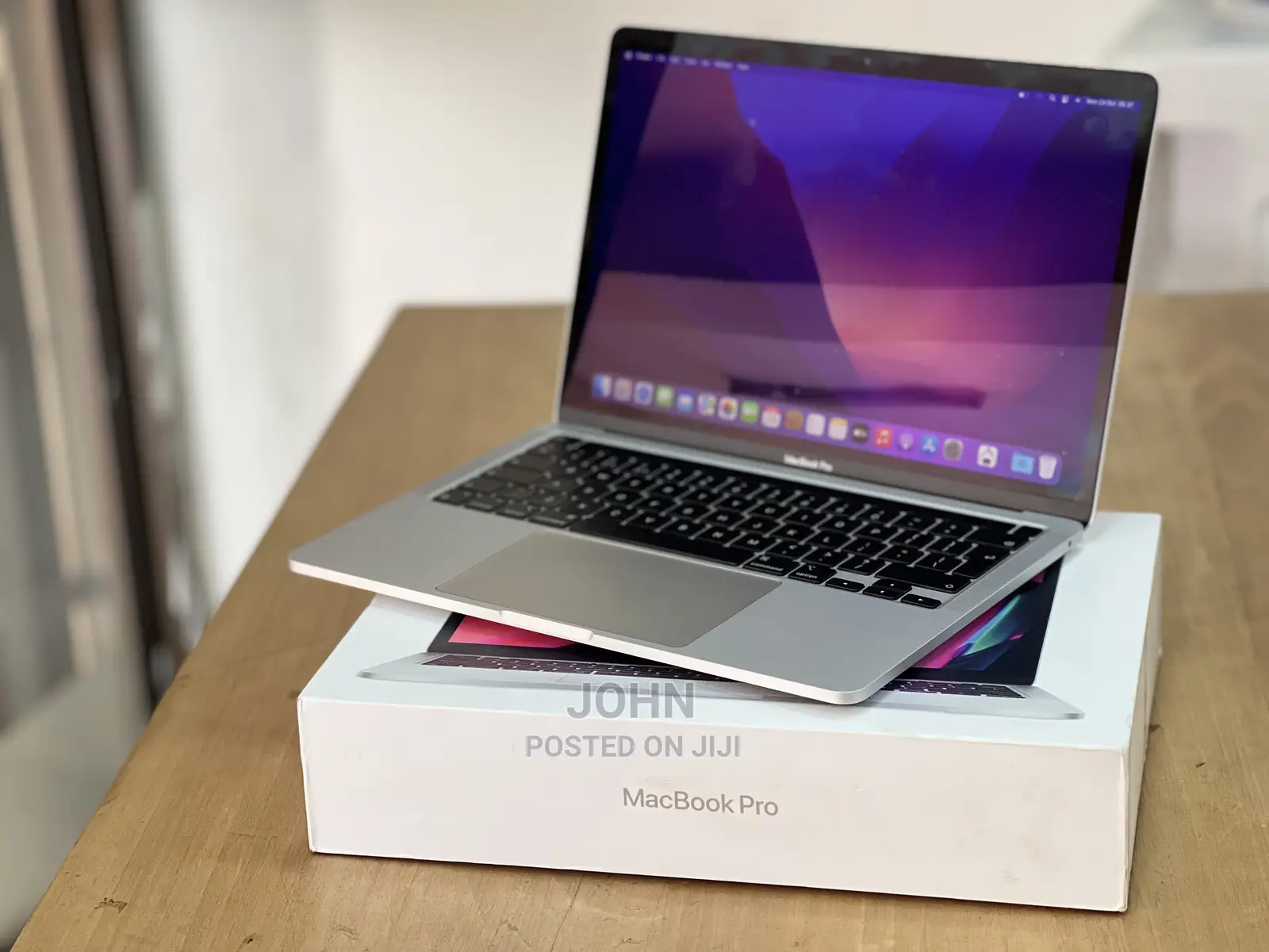 New Laptop Apple MacBook Pro 2020 M1 8GB Apple M1 Pro SSD 512GB