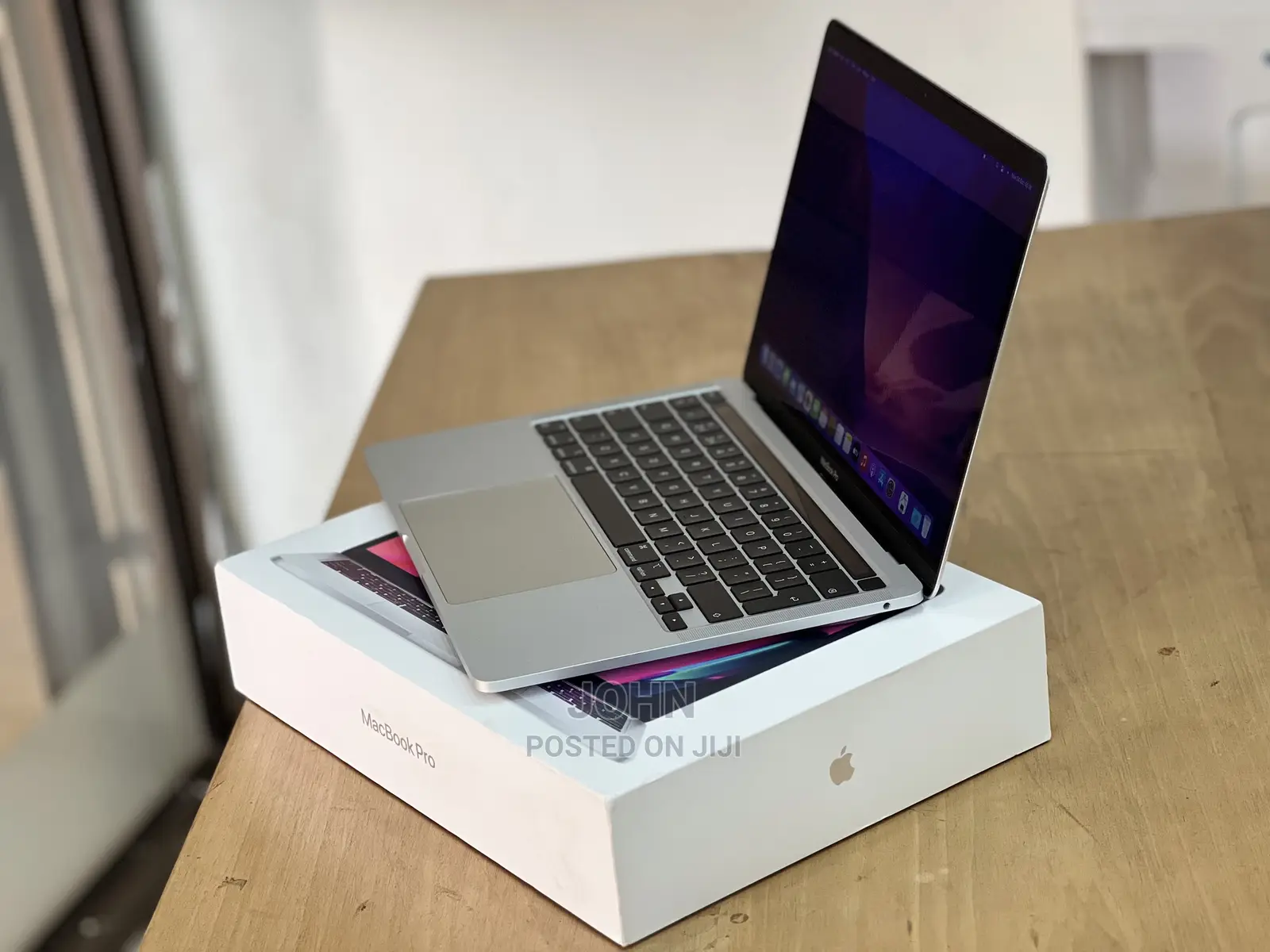 New Laptop Apple MacBook Pro 2020 M1 8GB Apple M1 Pro SSD 512GB