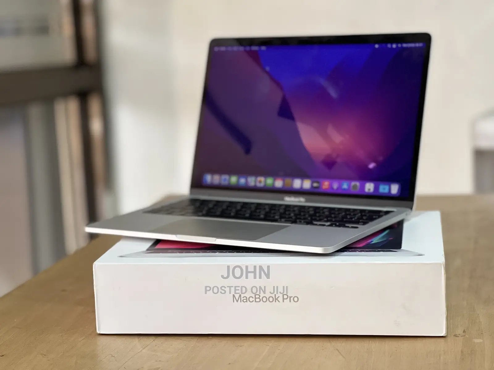 New Laptop Apple MacBook Pro 2020 M1 8GB Apple M1 Pro SSD 512GB