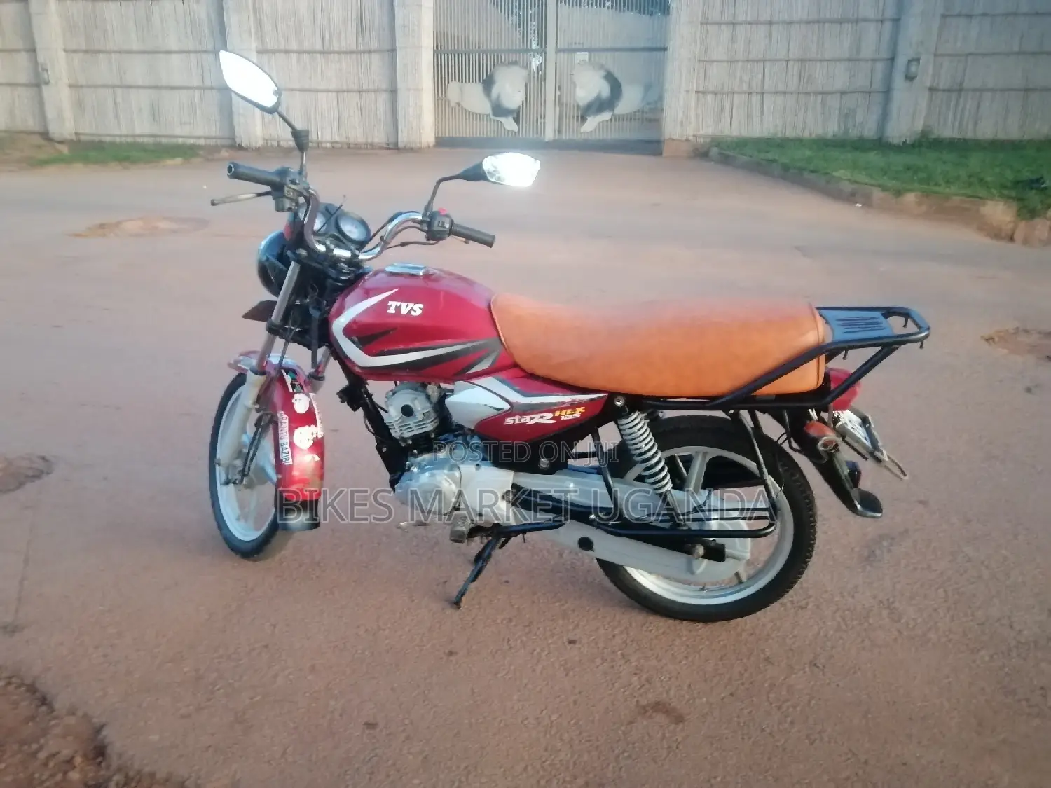 New TVS HLX 125 2021 Red