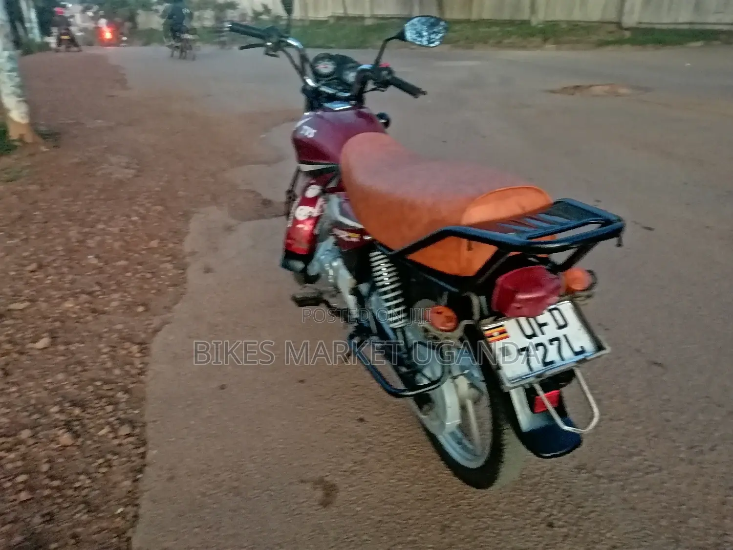 New TVS HLX 125 2021 Red
