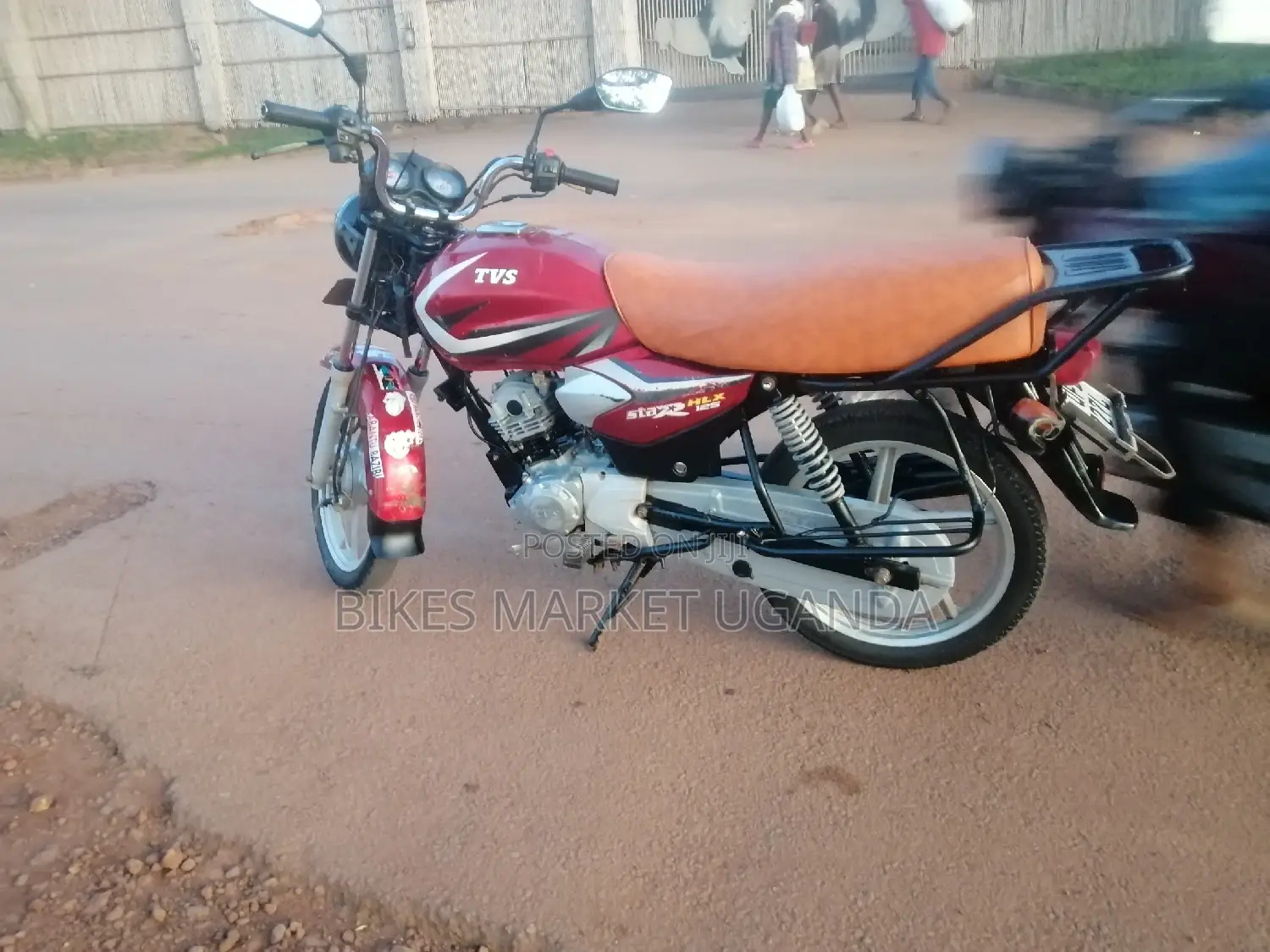 New TVS HLX 125 2021 Red