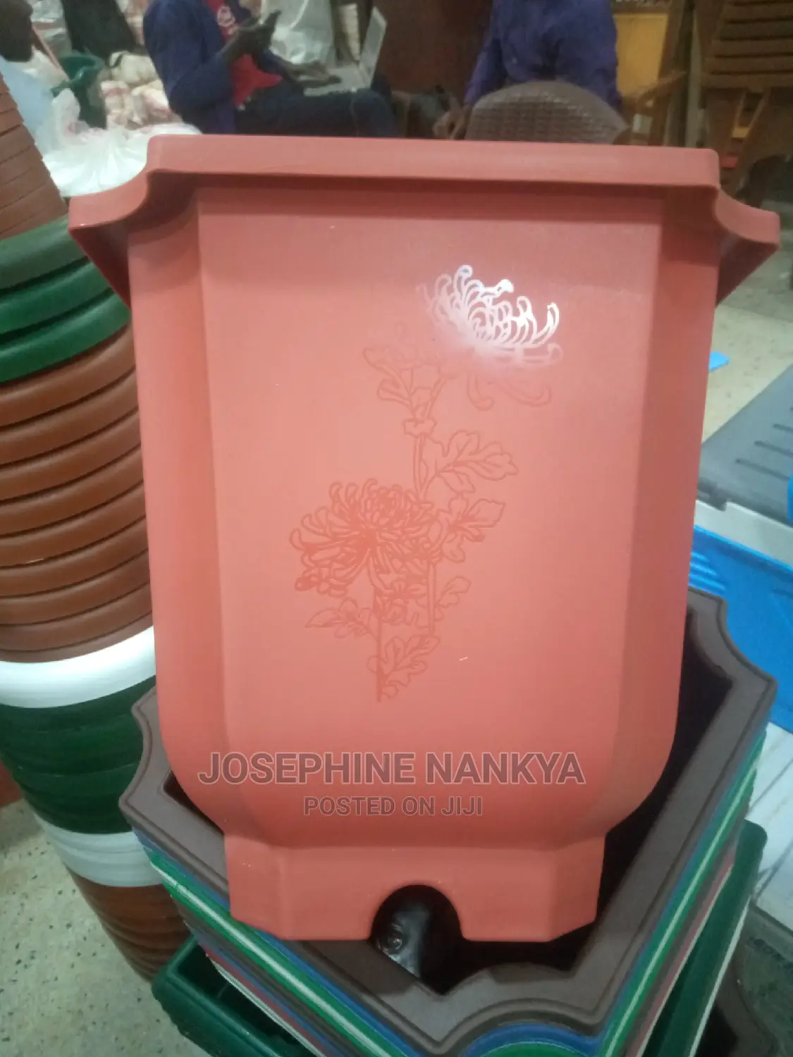 Nile Flowerpot Maroon Colour