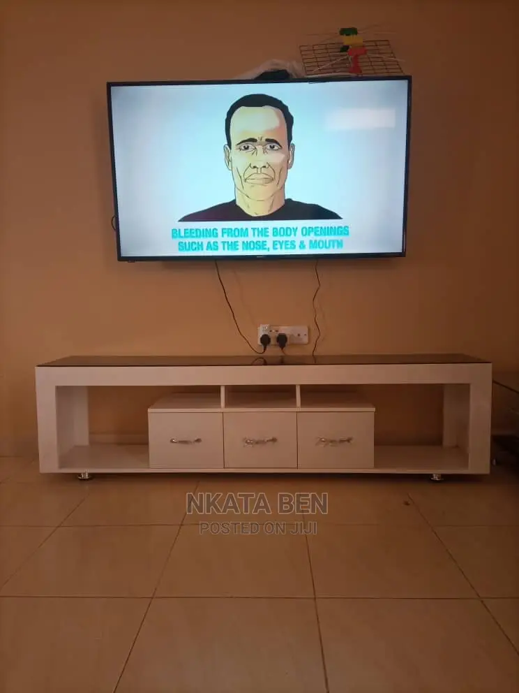 White Glassed Tv Stand