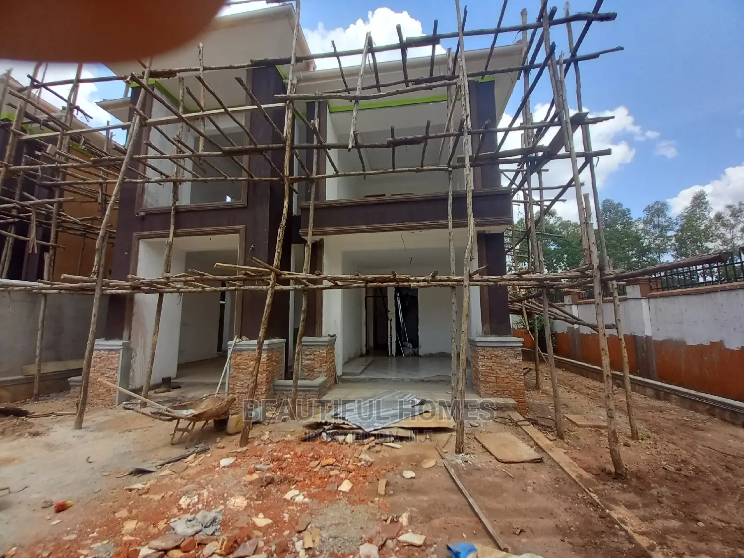 Furnished 5bdrm Maisonette in Kisaasi, Central Division for Sale