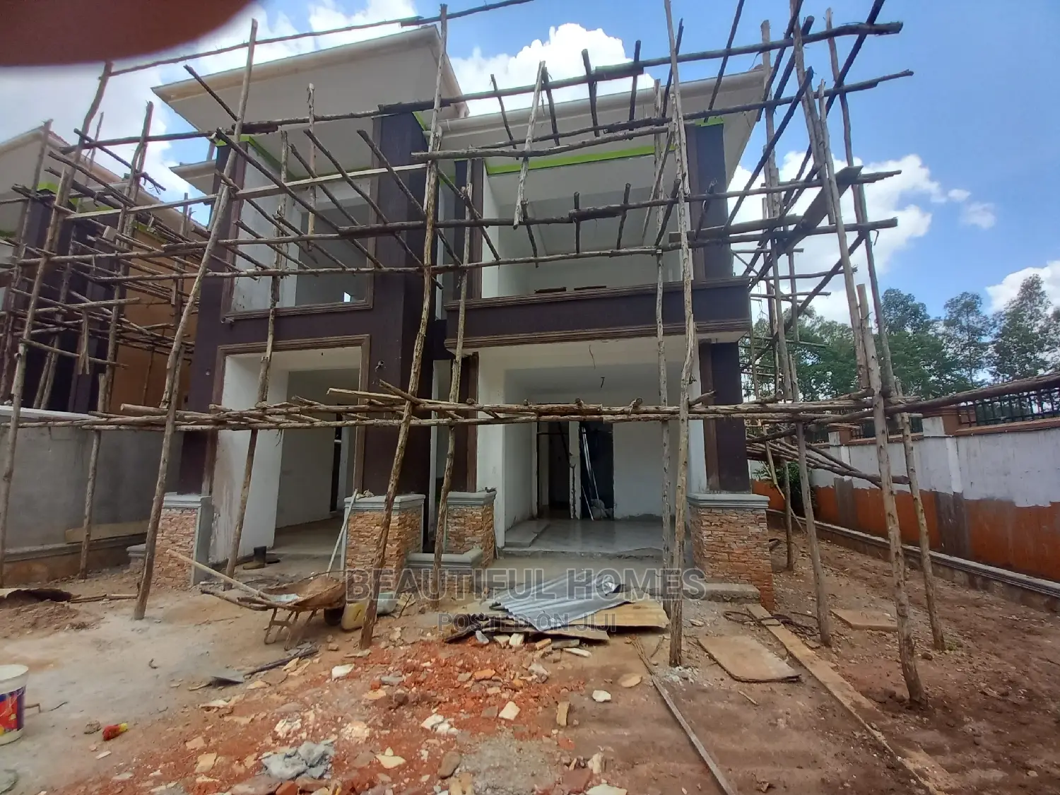 Furnished 5bdrm Maisonette in Kisaasi, Central Division for Sale