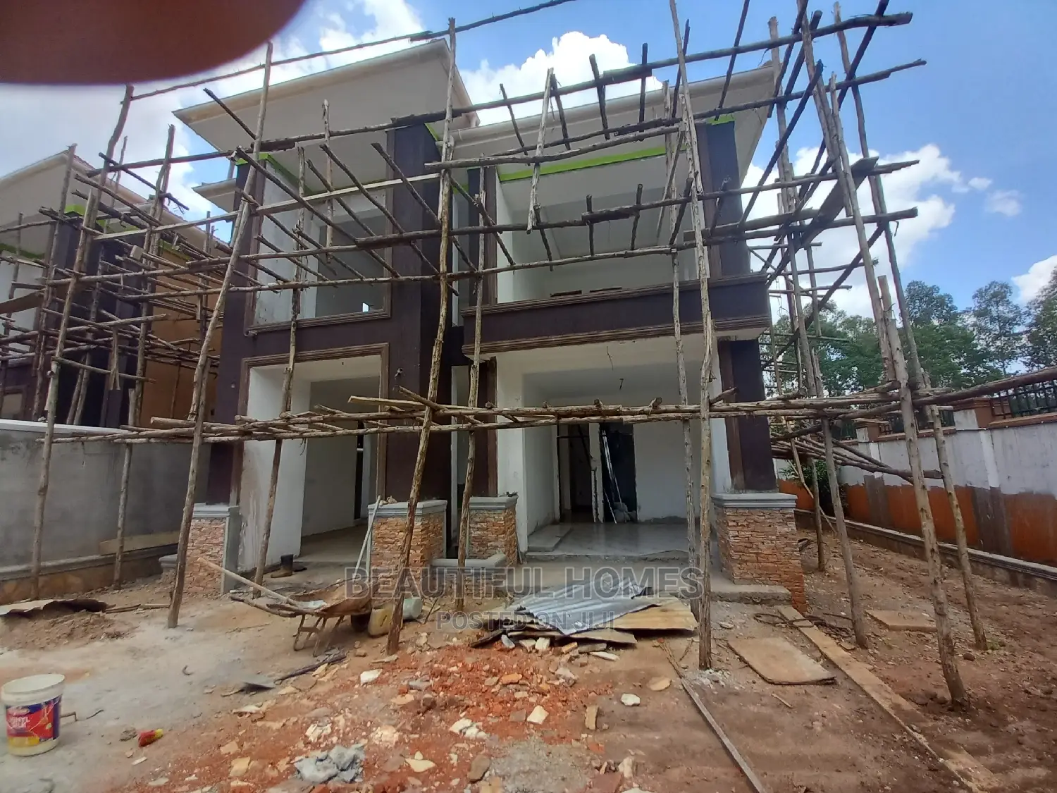 Furnished 5bdrm Maisonette in Kisaasi, Central Division for Sale