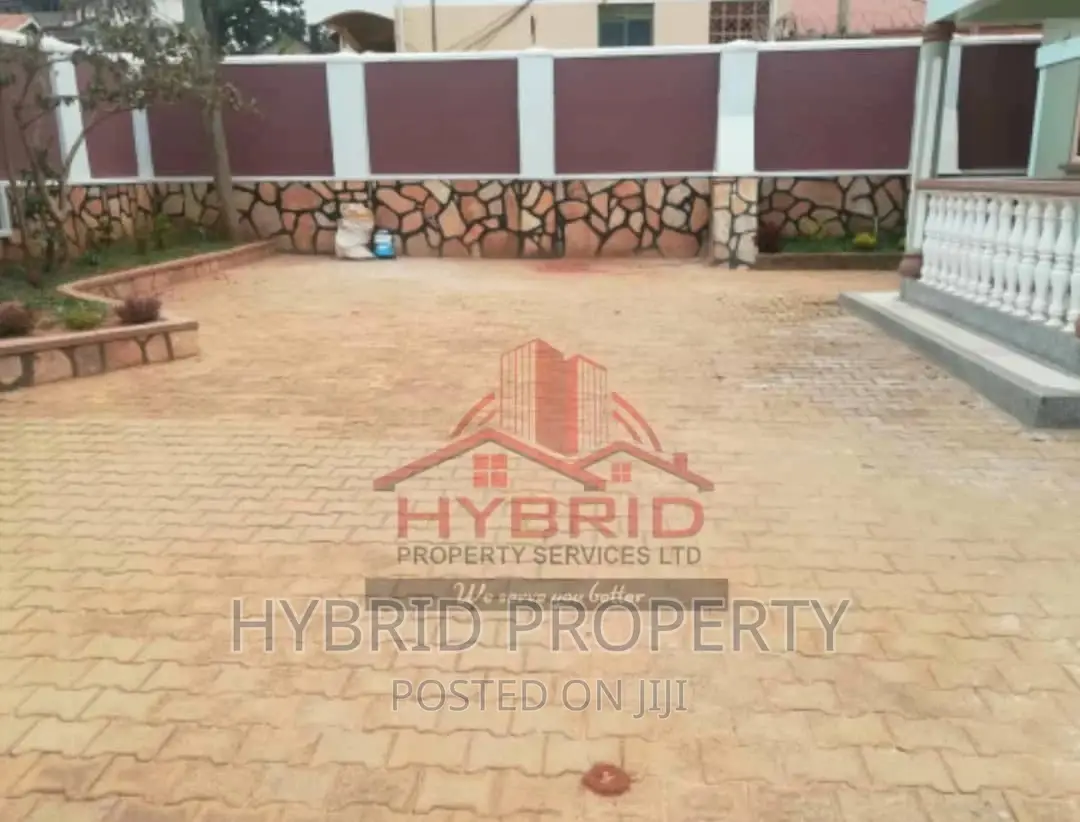 3bdrm House in Nansana Along for Sale
