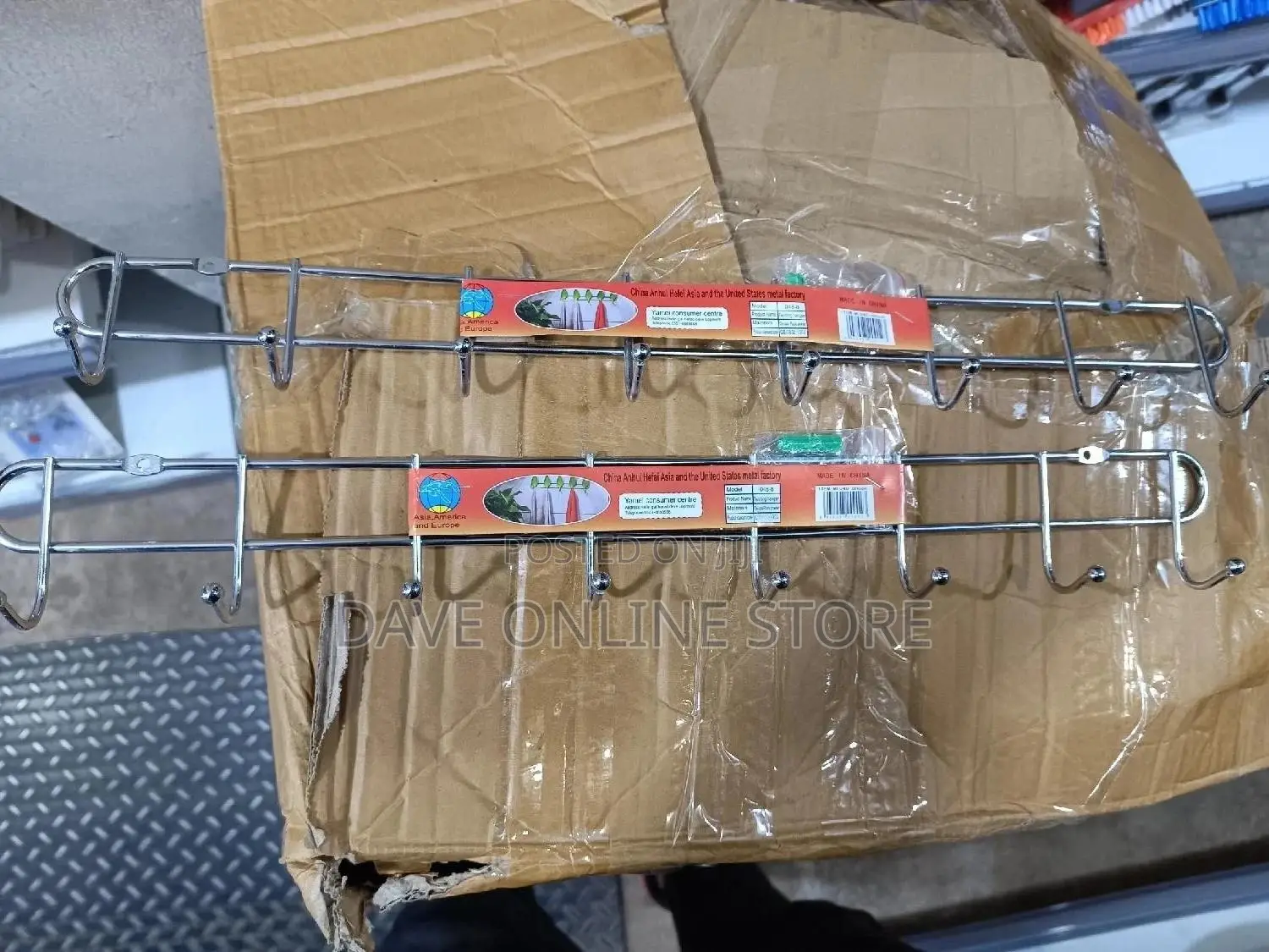 Stainless Steel Twisting Towel Hanger .