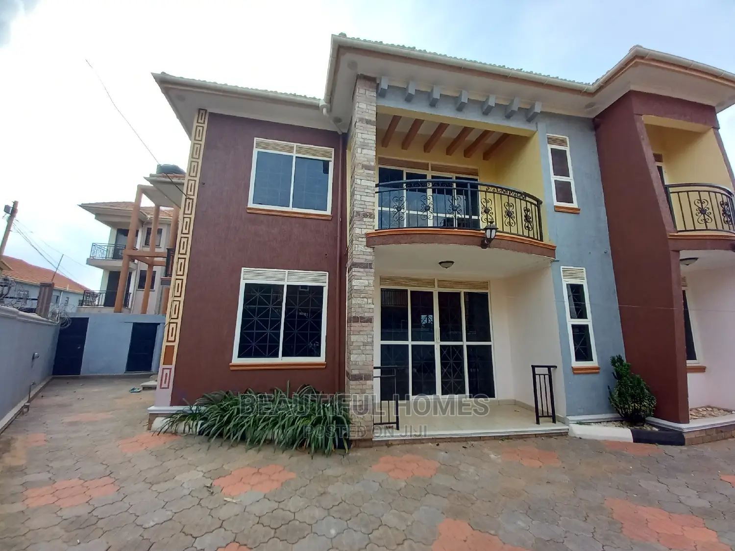 Furnished 5bdrm Maisonette in Kira for Sale