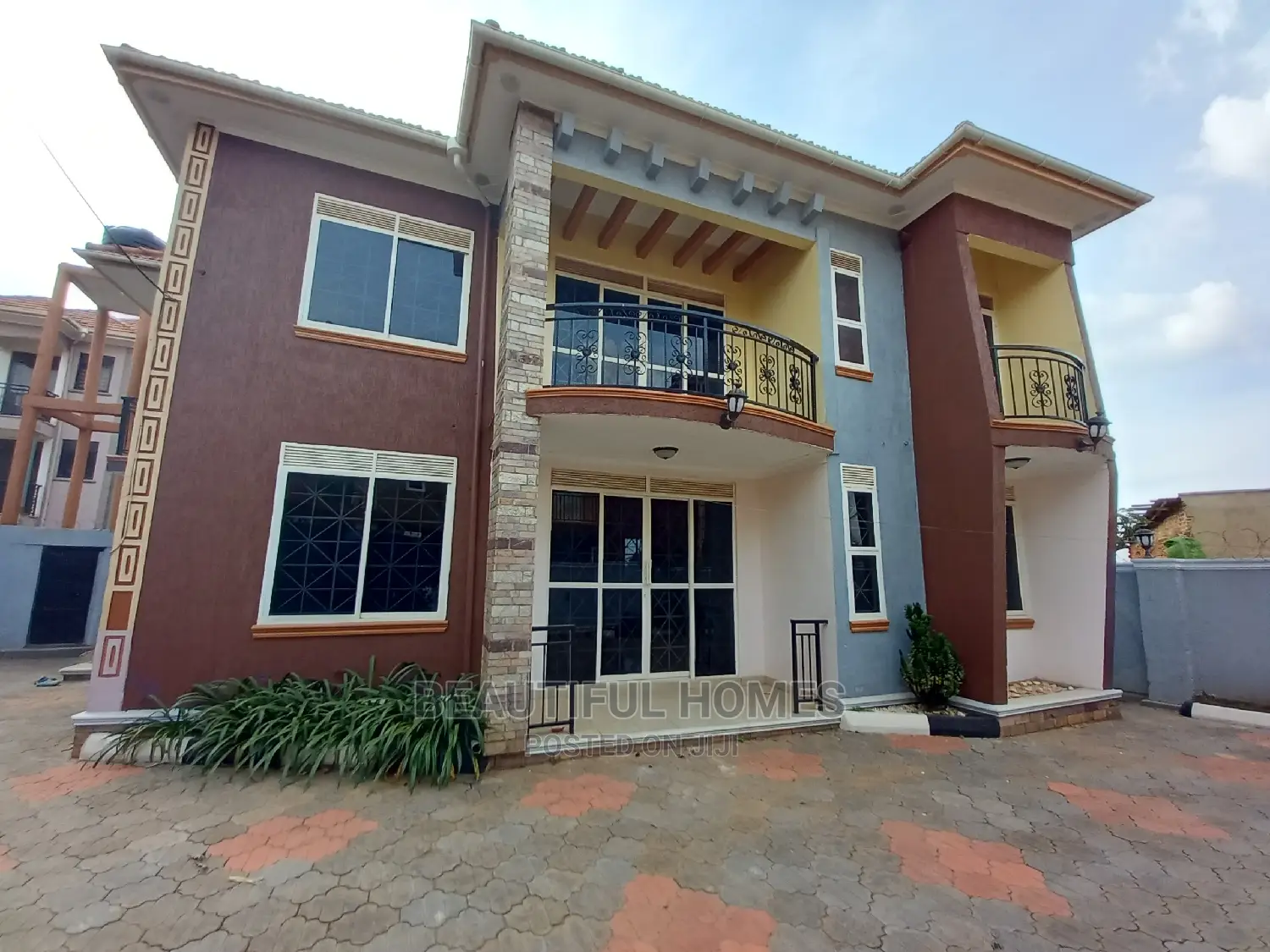 Furnished 5bdrm House in Kira Posh for Sale