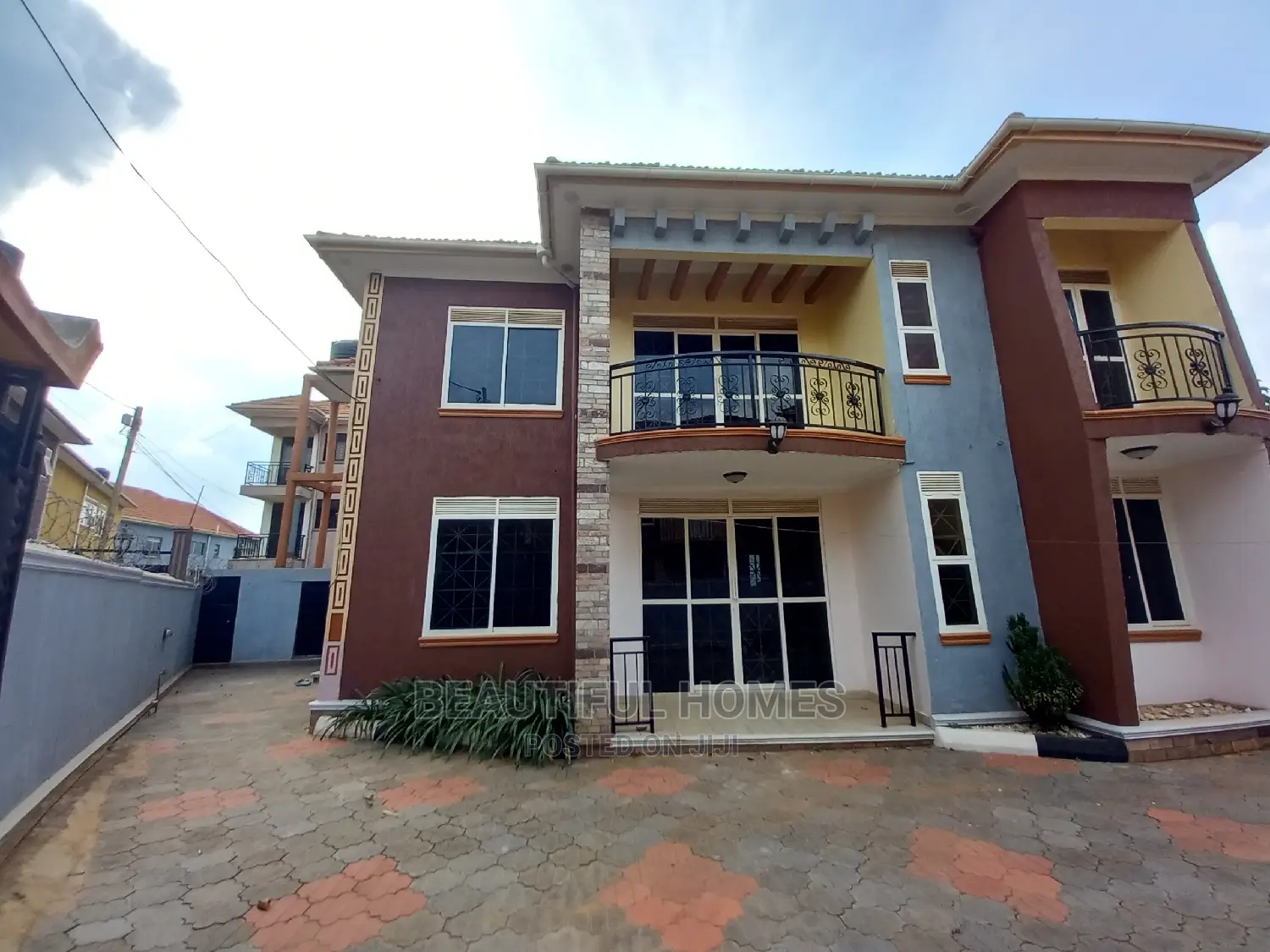 Furnished 5bdrm House in Kira Posh for Sale