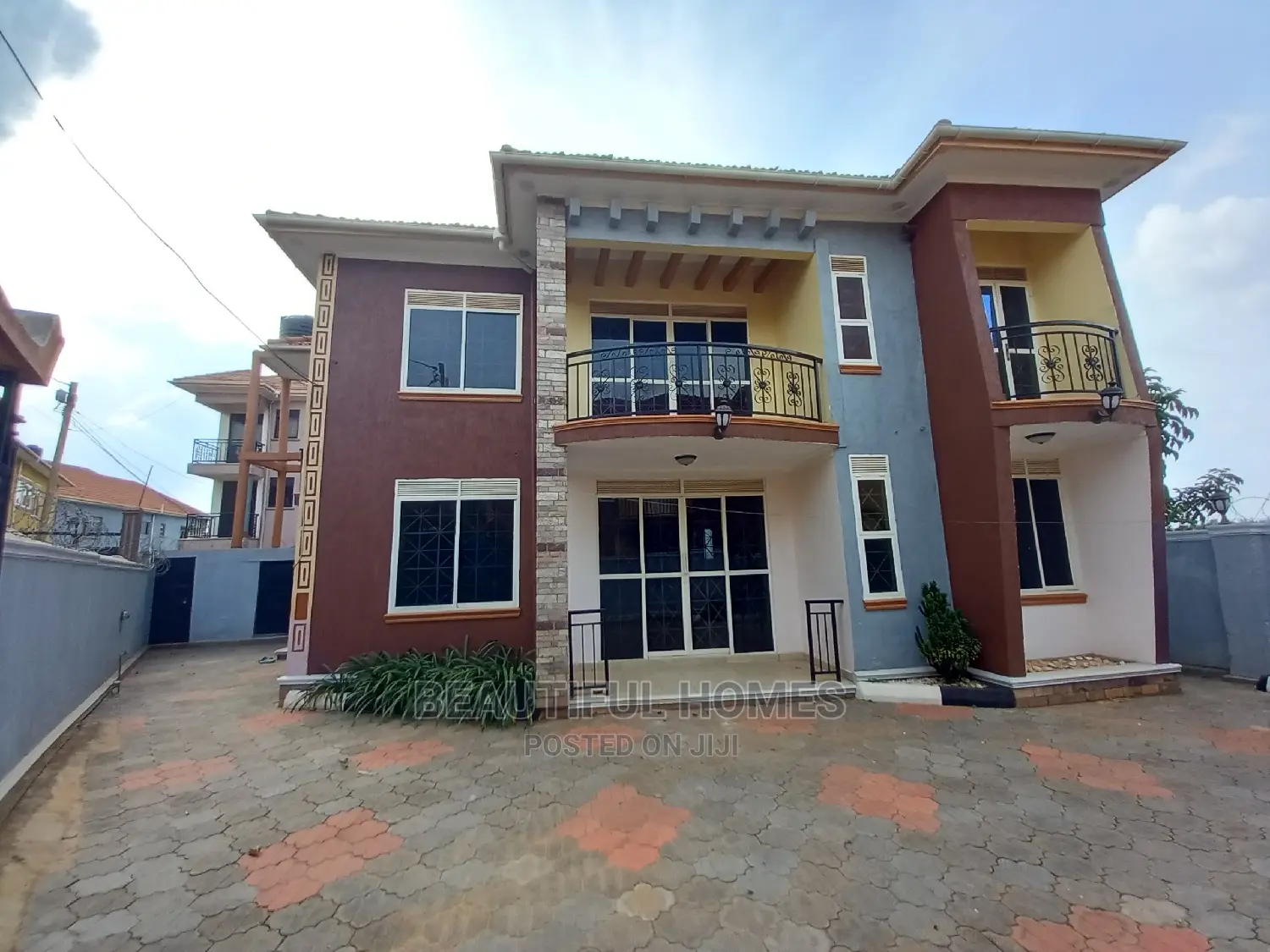 Furnished 5bdrm House in Kira Posh for Sale