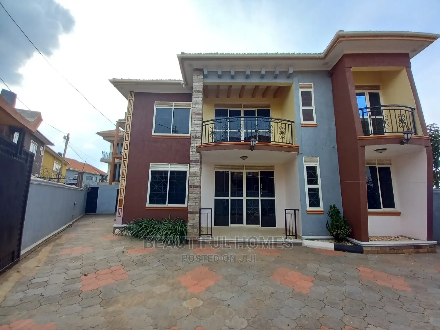 Furnished 5bdrm Mansion in Kira Organised for Sale
