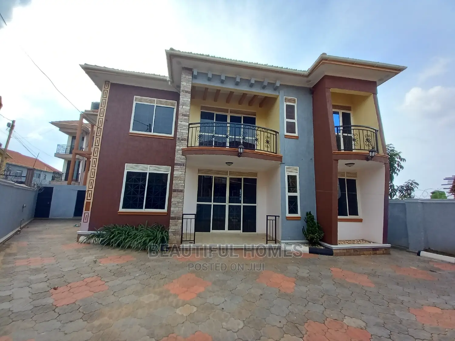 Furnished 5bdrm Mansion in Kira Organised for Sale