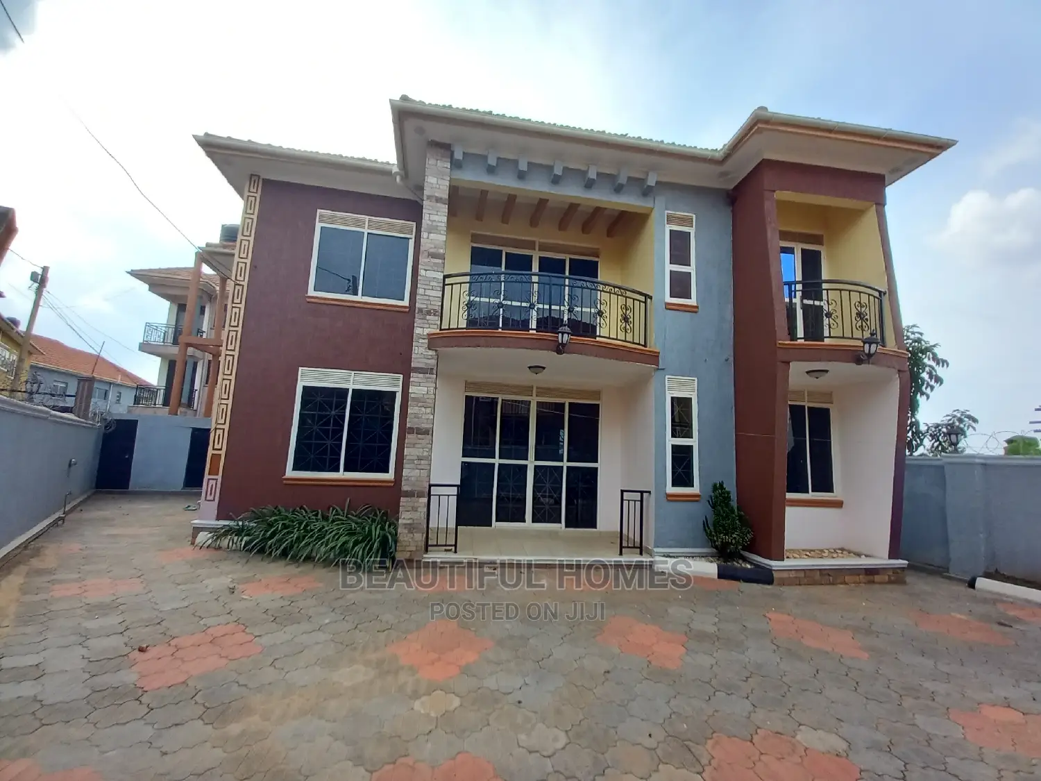 Furnished 5bdrm Mansion in Kira Organised for Sale