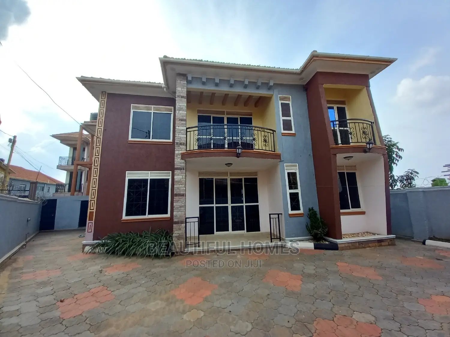 Furnished 5bdrm Mansion in Kira Organised for Sale