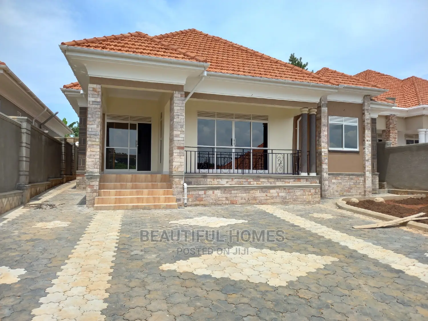 Furnished 4bdrm House in Kira for Sale