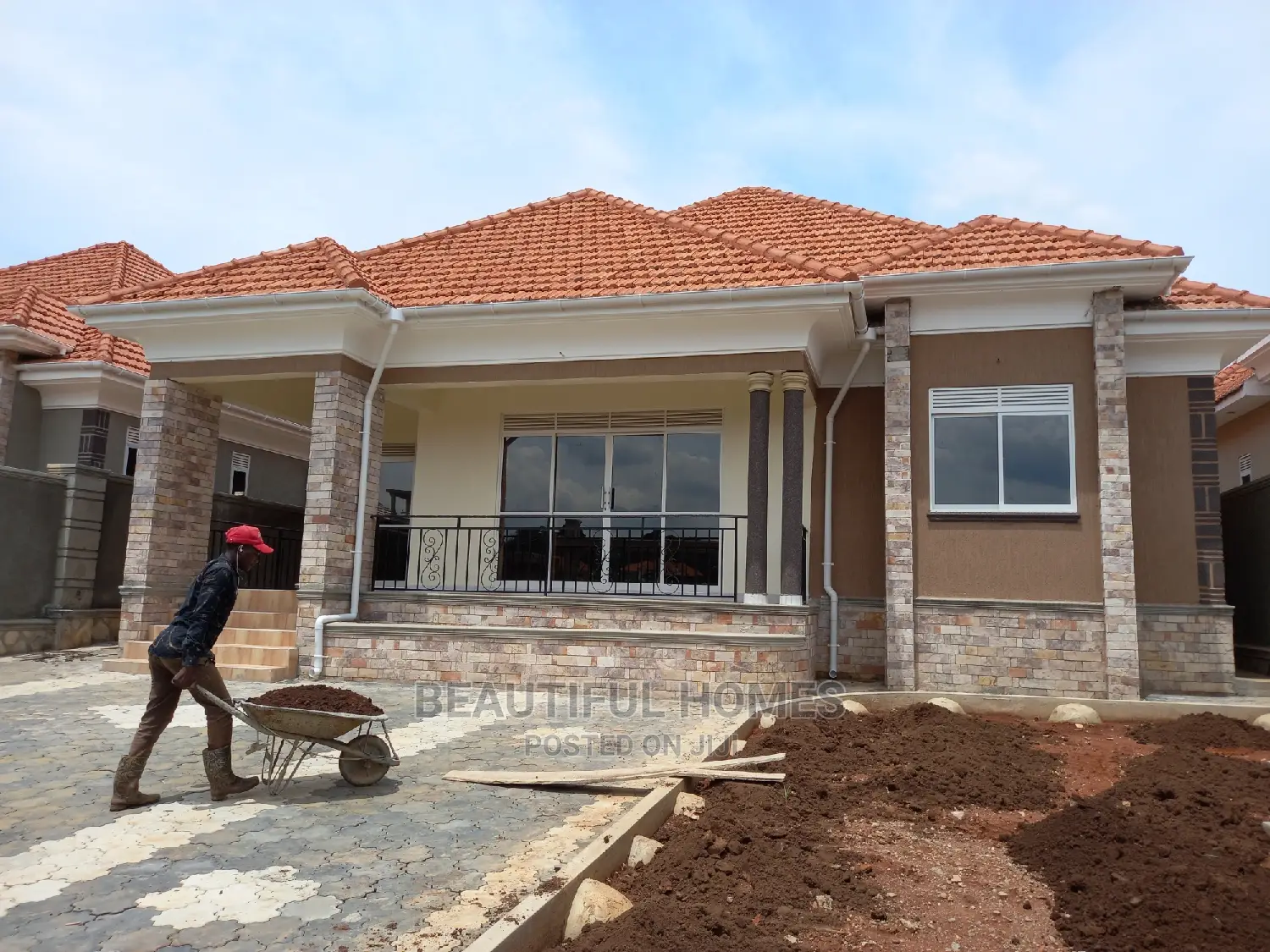 Furnished 4bdrm Bungalow in Kira for Sale