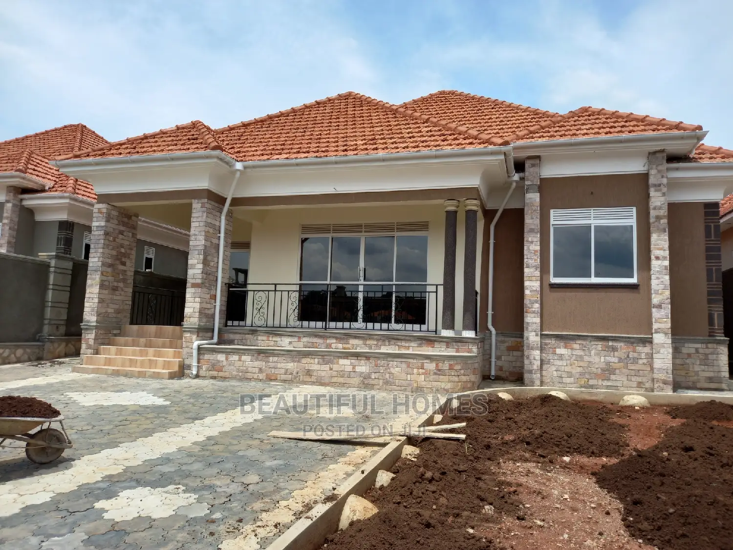 Furnished 4bdrm Bungalow in Kira for Sale