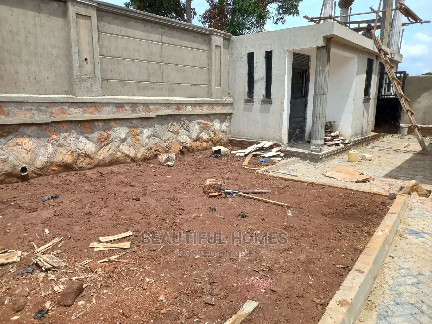 Furnished 4bdrm Bungalow in Kira for Sale