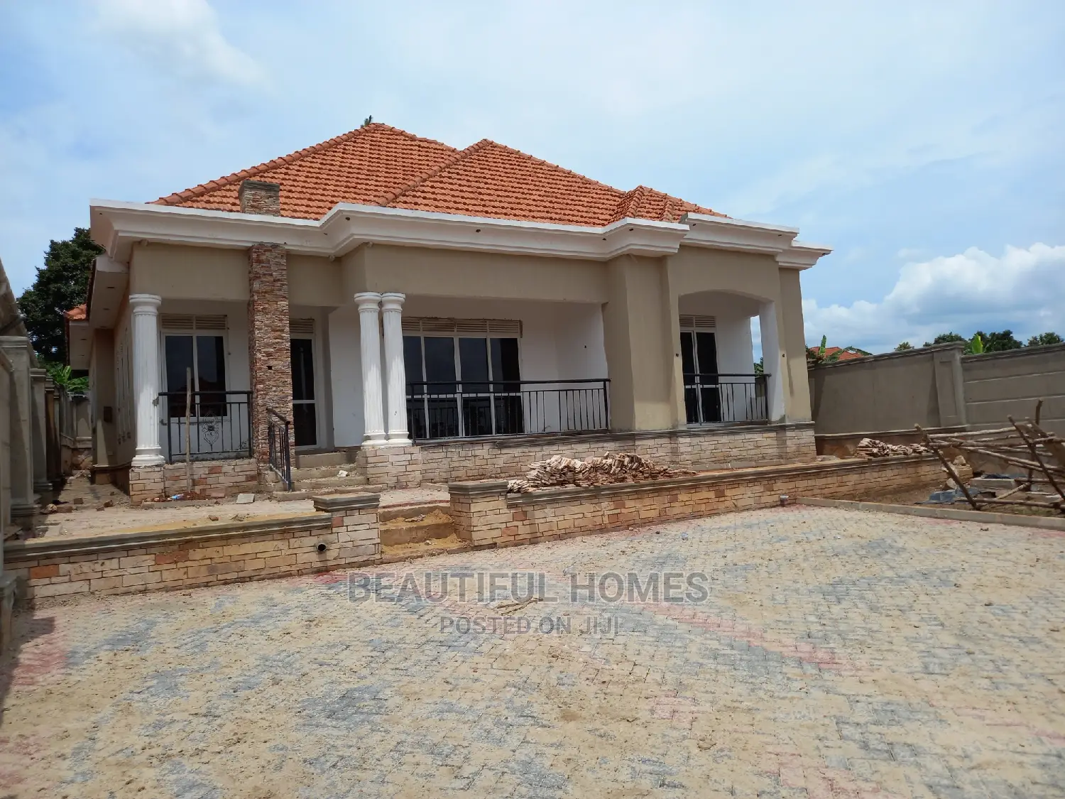 Furnished 4bdrm Bungalow in Kira for Sale