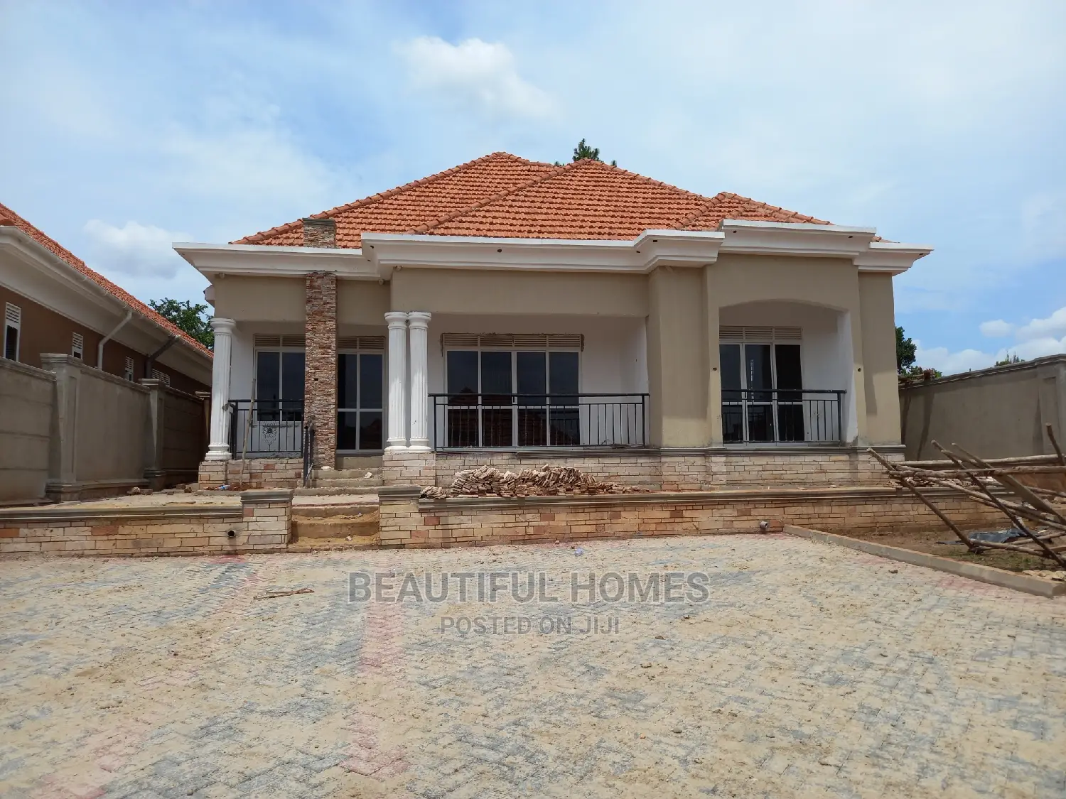 Furnished 4bdrm Bungalow in Kira for Sale