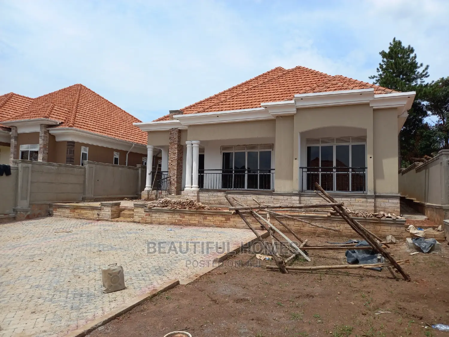 Furnished 4bdrm House in Kira for Sale