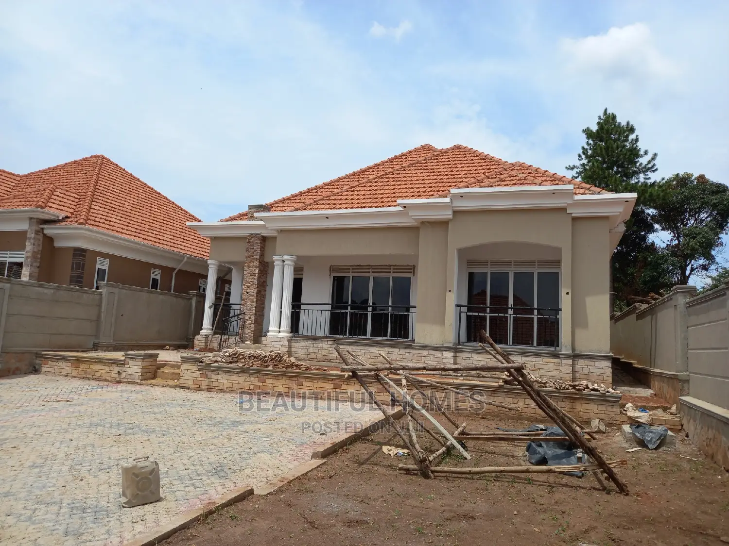 Furnished 4bdrm House in Kira for Sale