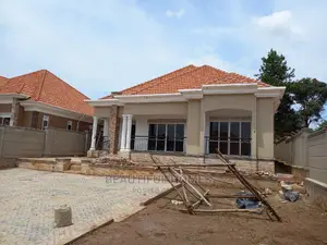 Furnished 4bdrm House in Kira for Sale