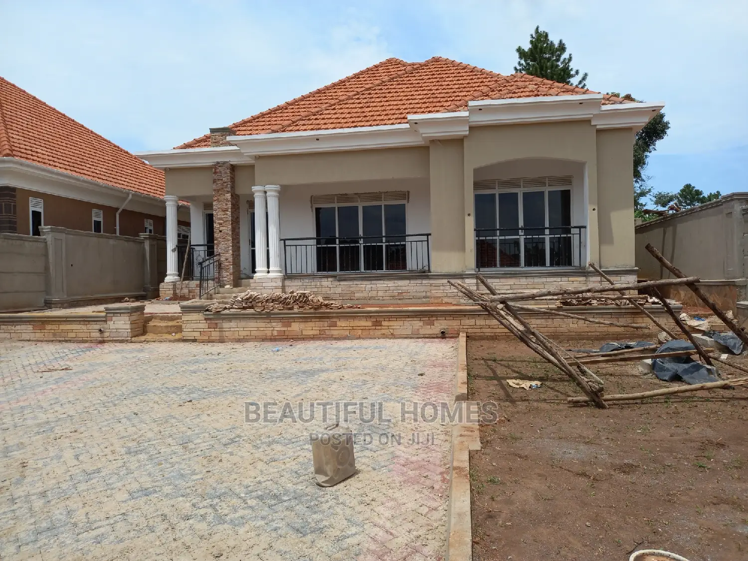 Furnished 4bdrm Maisonette in Kira for Sale