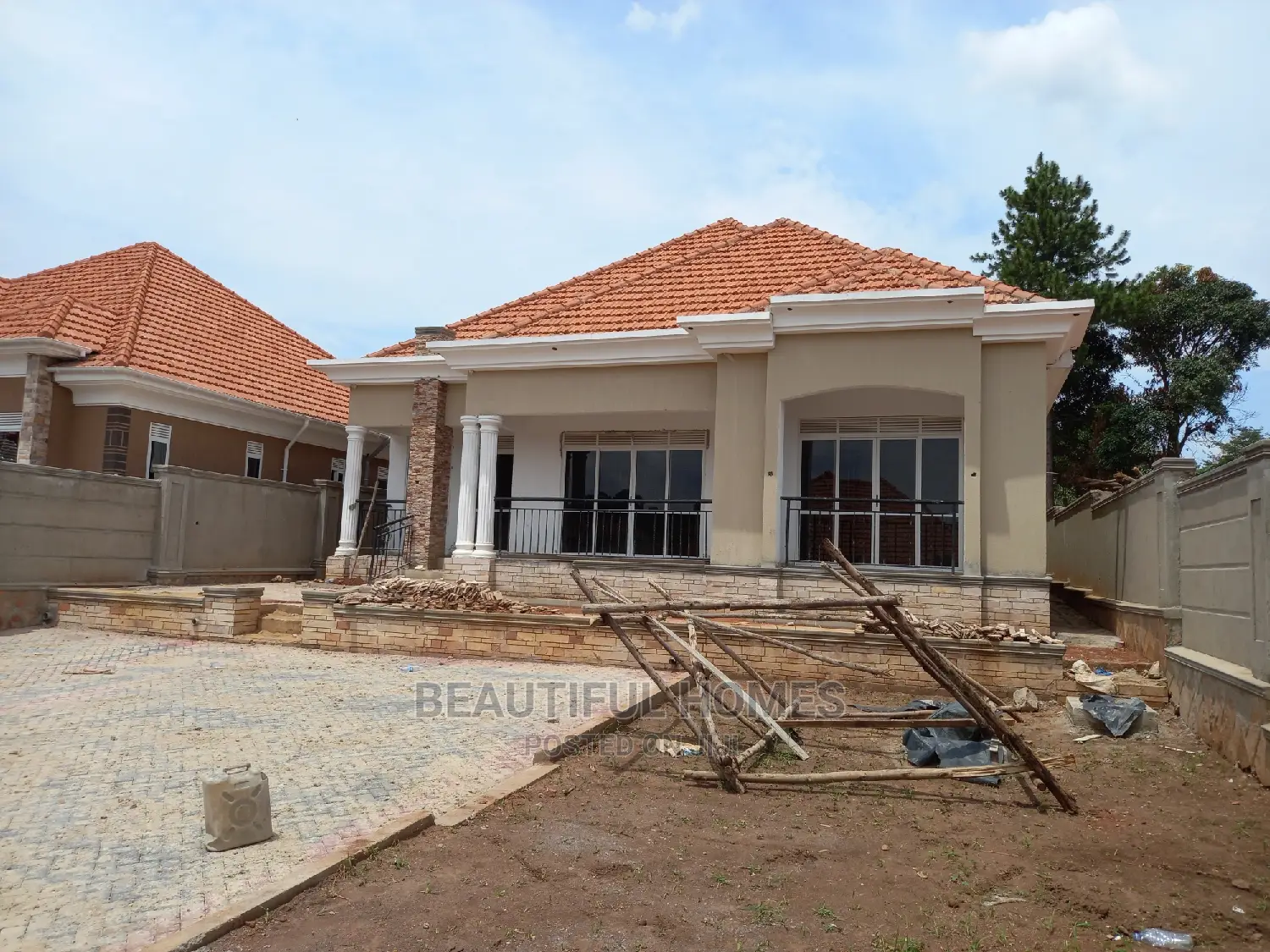 Furnished 4bdrm Maisonette in Kira for Sale