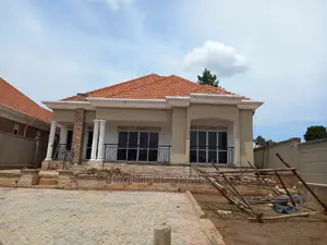 Furnished 4bdrm Maisonette in Kira for Sale
