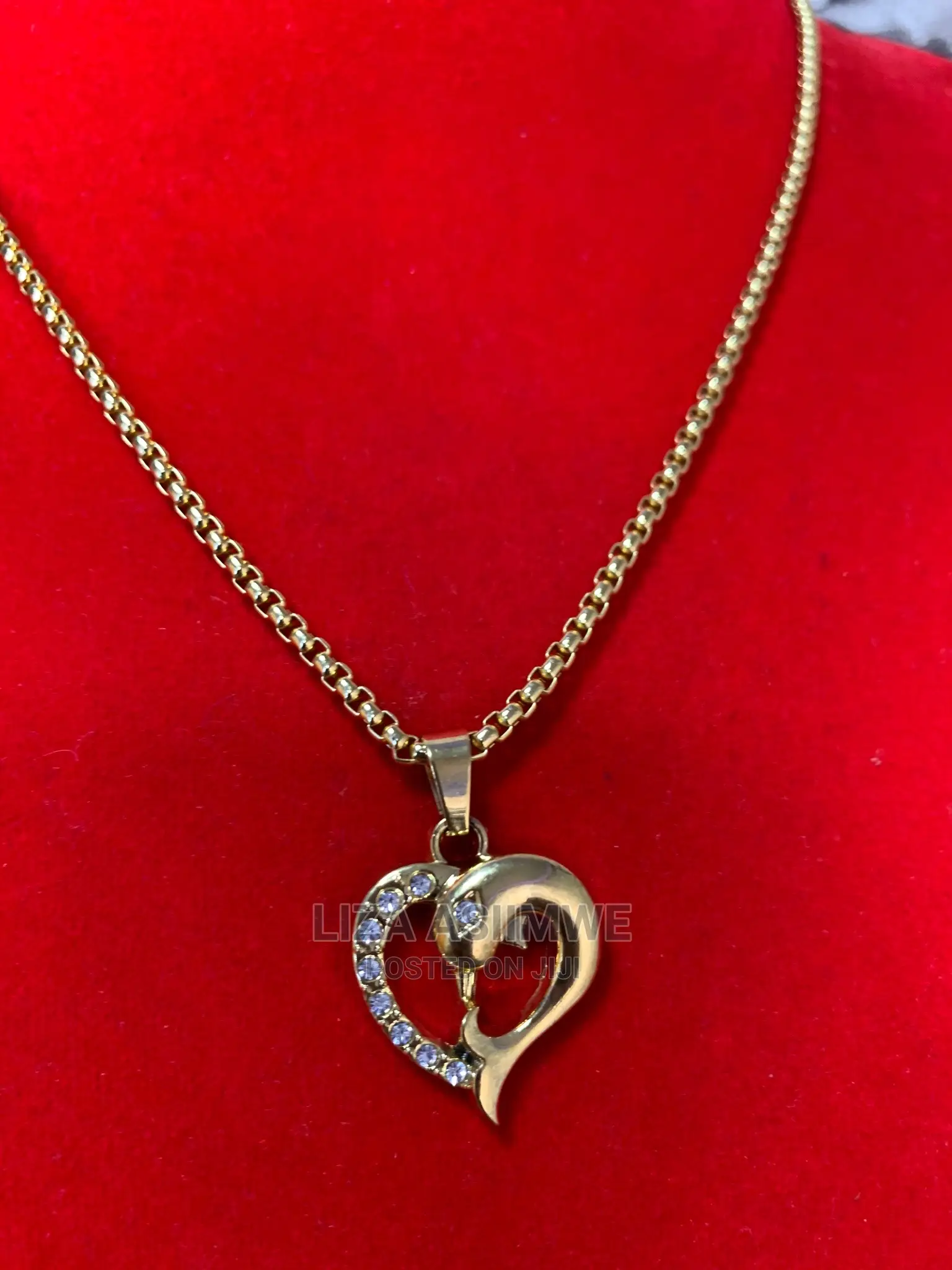 Simple Necklaces Available for Both Men and Women