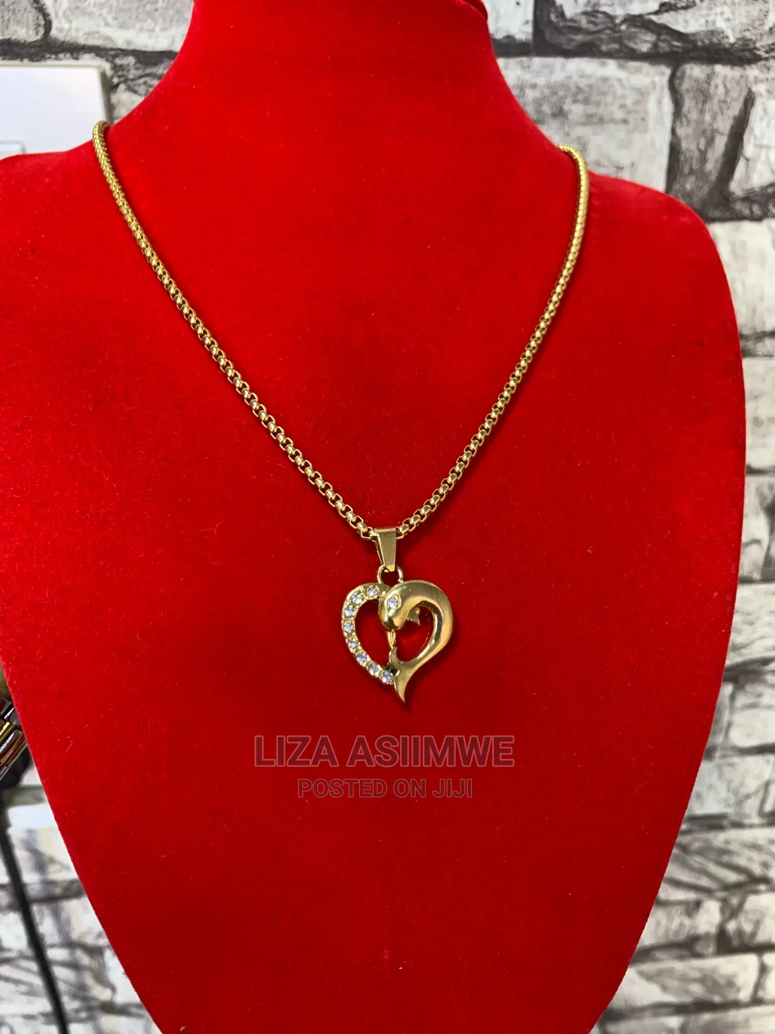 Simple Necklaces Available for Both Men and Women