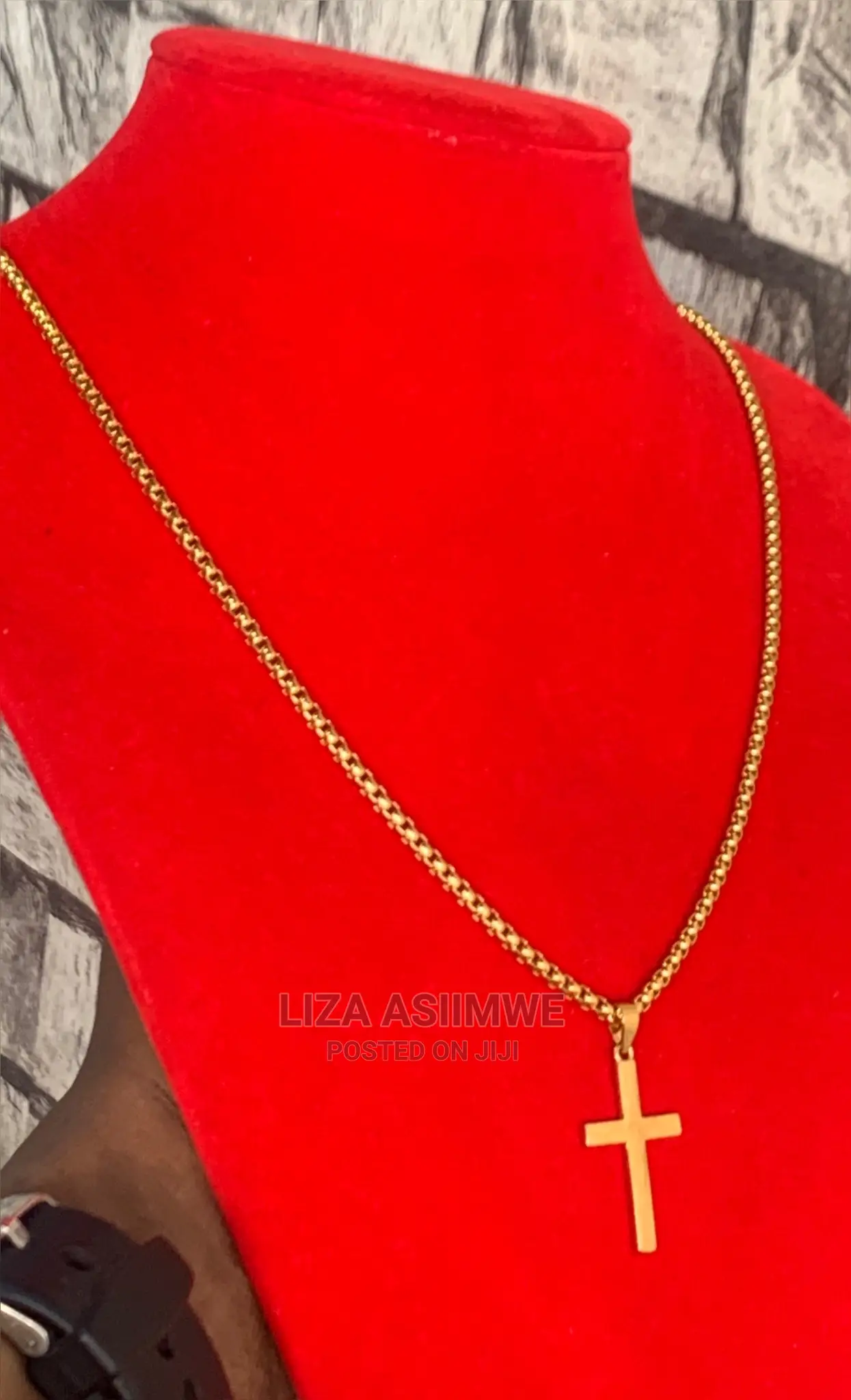 Simple Men’S Necklaces Available With the Cross Pendant